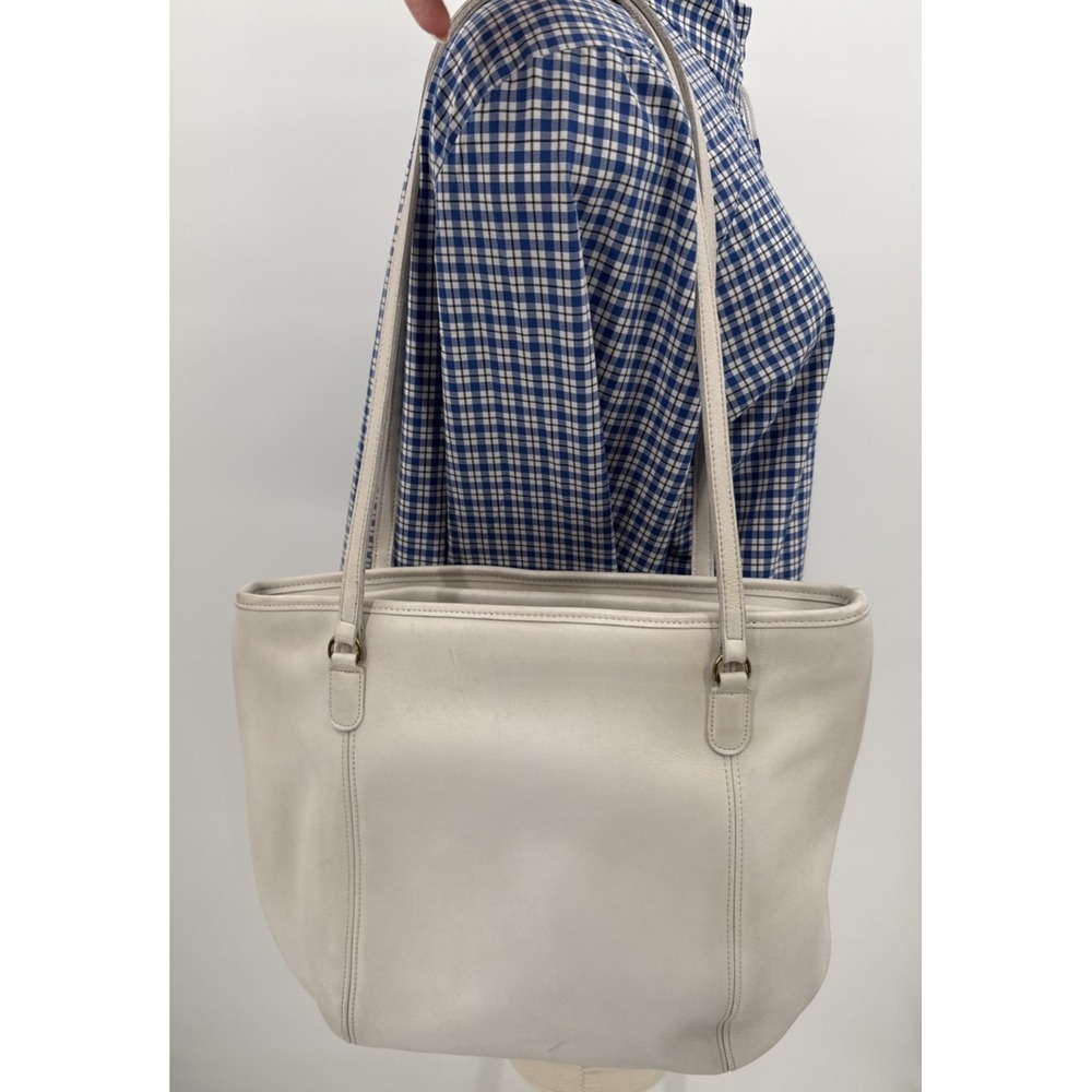 Vintage Coach Womens White Framed Pouch Bag A7D-9998 Classic 90s Rare Minimalist